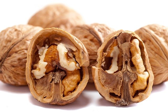 Ořechy vlašské na váhu neloupané 100g